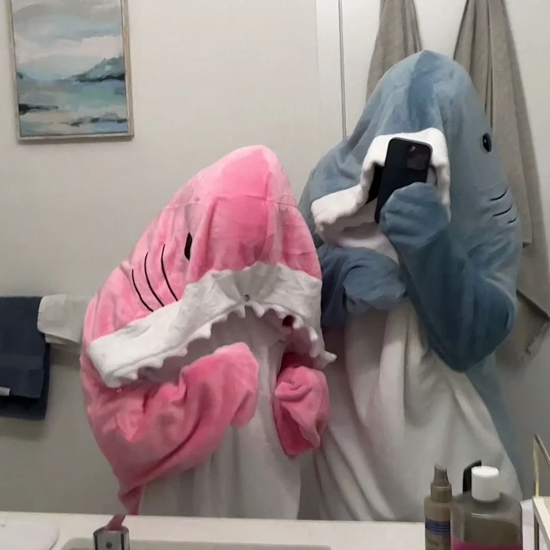 CozyShark La Coperta Squalo Indossabile - PijamaMania™ - PijamaMania