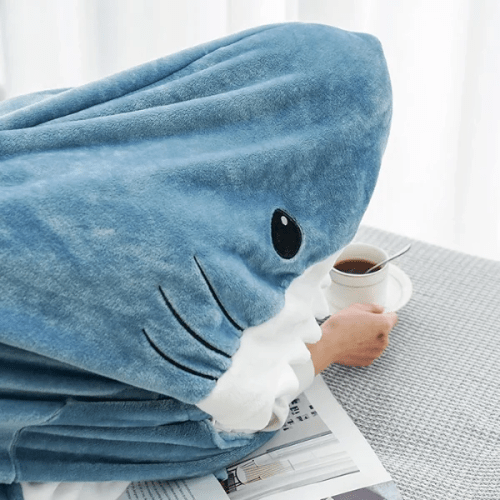 CozyShark La Coperta Squalo Indossabile - PijamaMania™ - PijamaMania